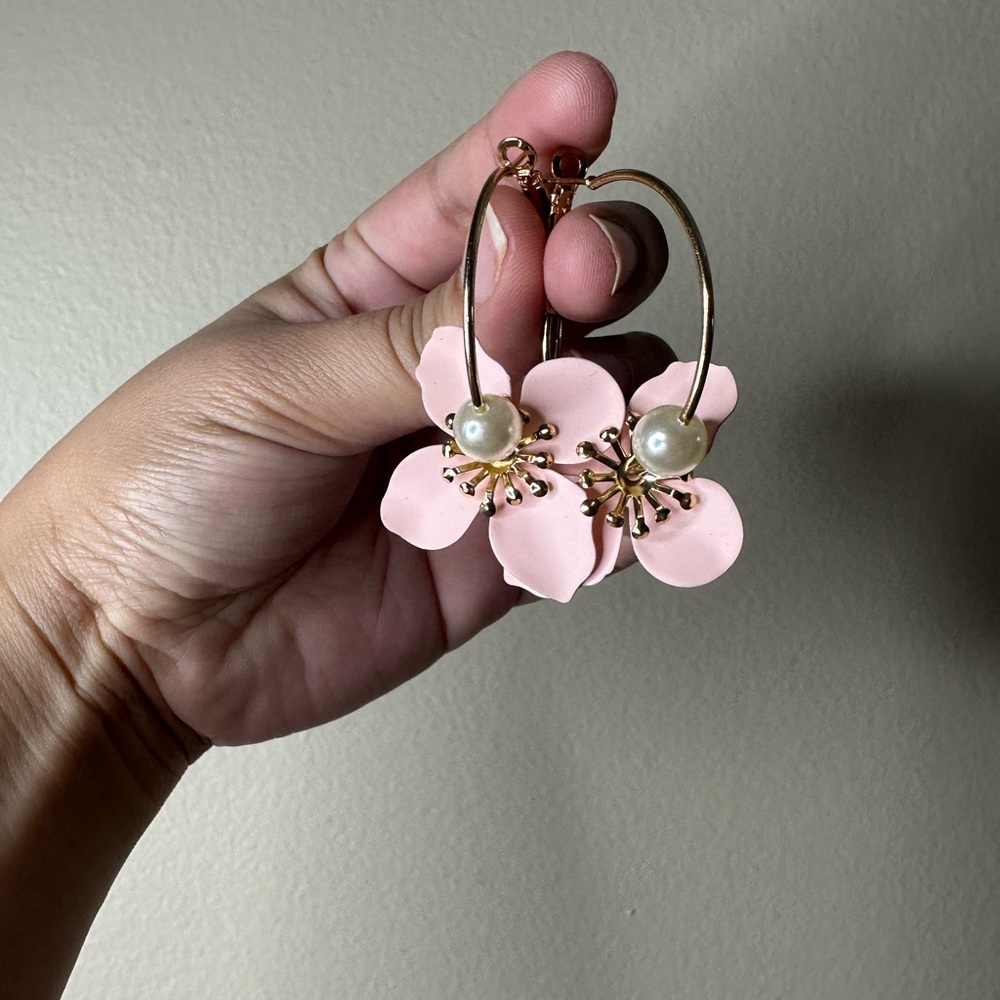 Cherry blossom hoop Earrings with pearl - Picture 2 of 4